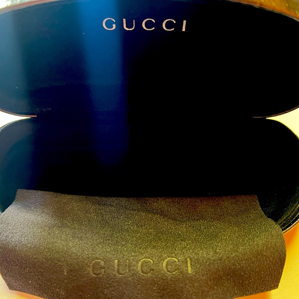 Gucci sunglasses case with cleaning cloth